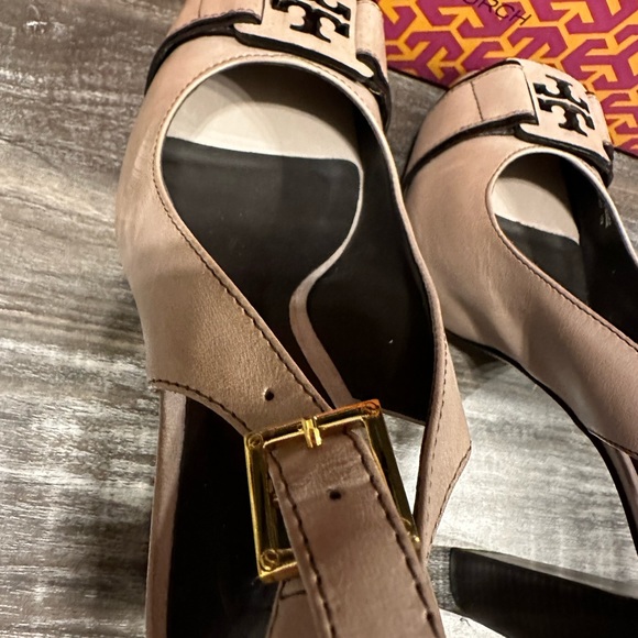 Tory Burch Tennyson-veg leather, pale gray, coconut, 6.5 NWT and box - Picture 6 of 6